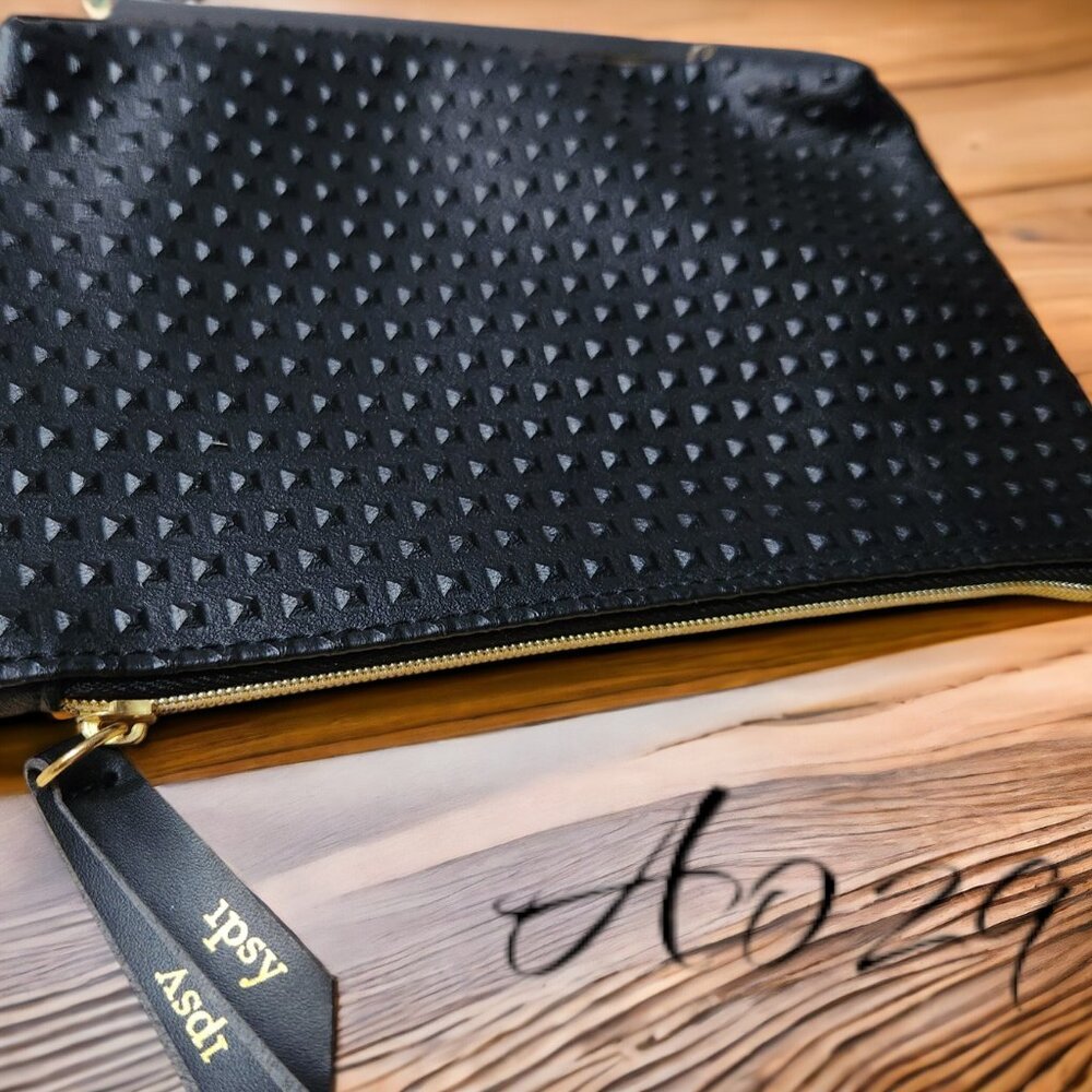 Ipsy makeup bag